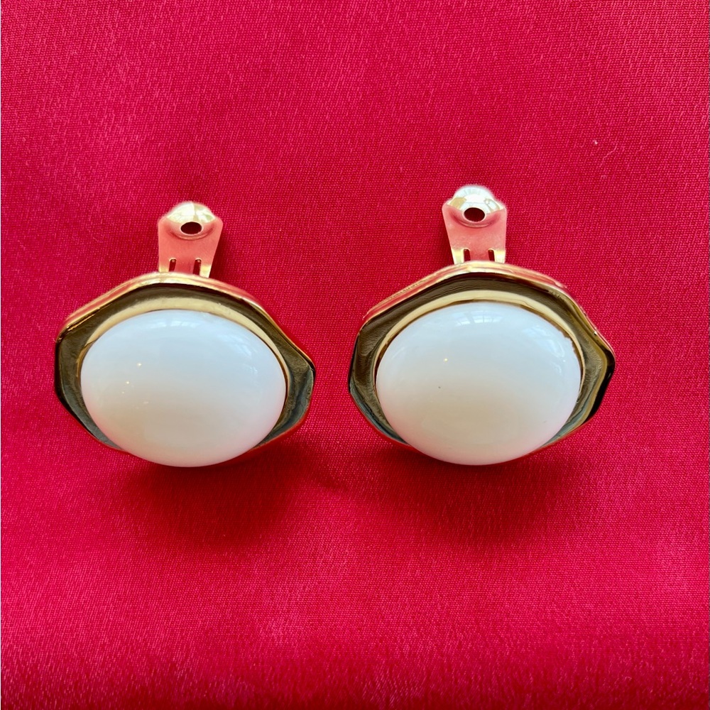 Vintage Carol Dauplaise Earrings - Picture 9 of 16